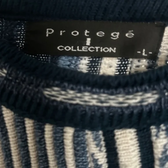 Stylish Navy Patterned Crewneck Sweater